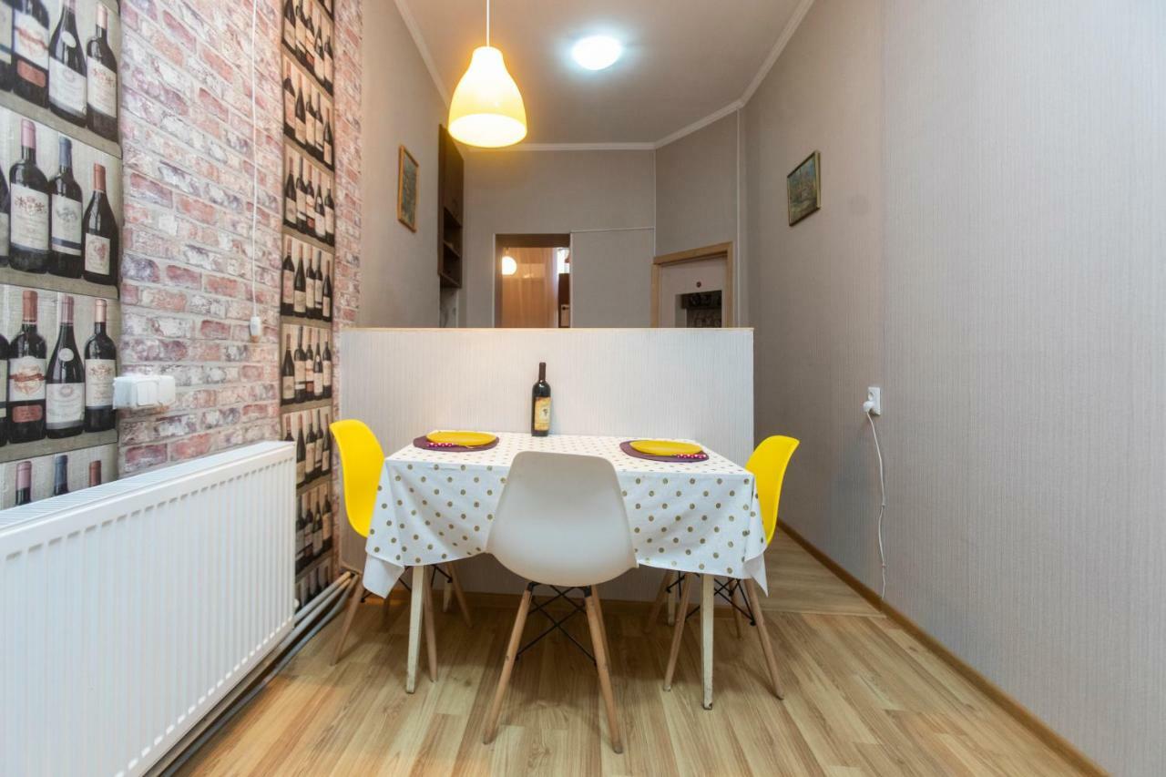 Minimalist Studio Walking Distance To City Centre Apartment Tbilisi Bagian luar foto